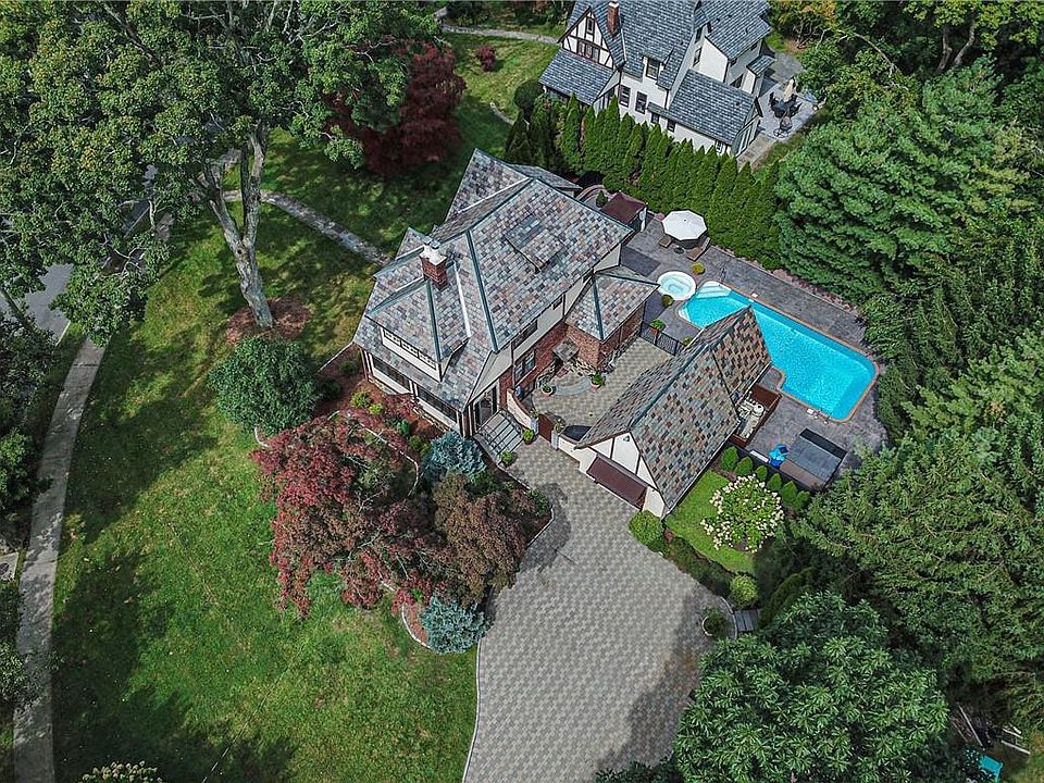 1st image of 10 Browndale Place