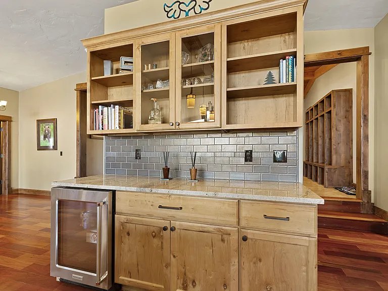 131 Erik Dr — Photo 8