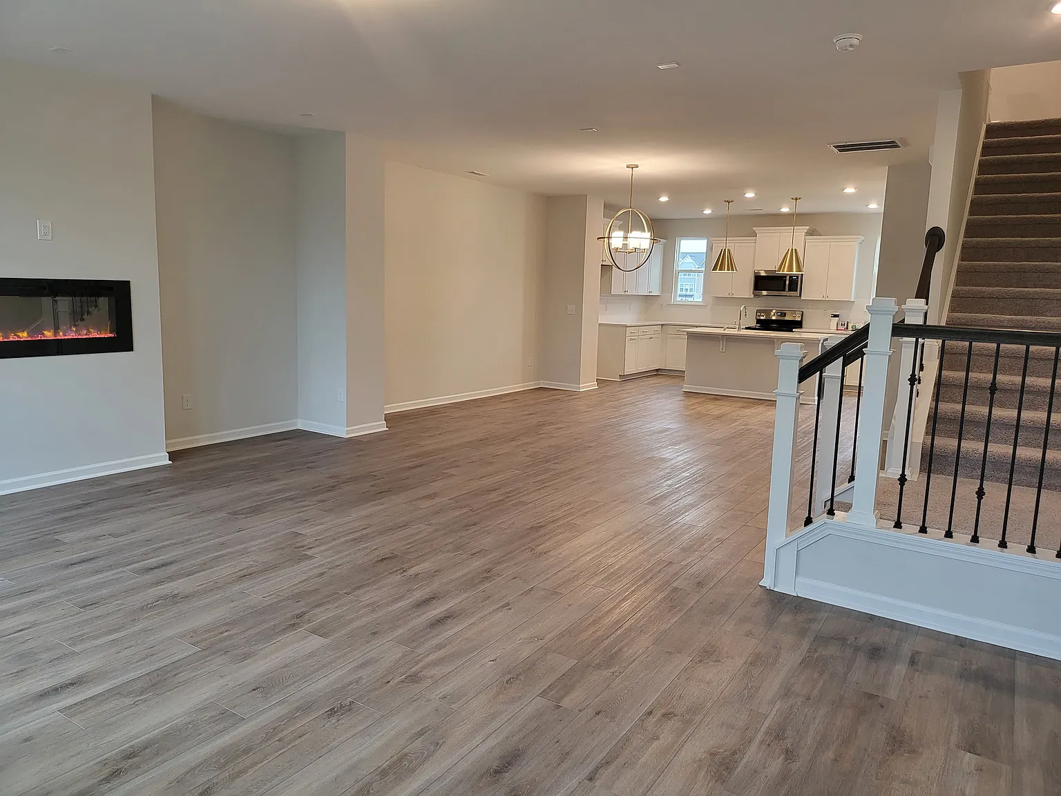 3 bed, 2200 sqft, $2,400 — Photo 4