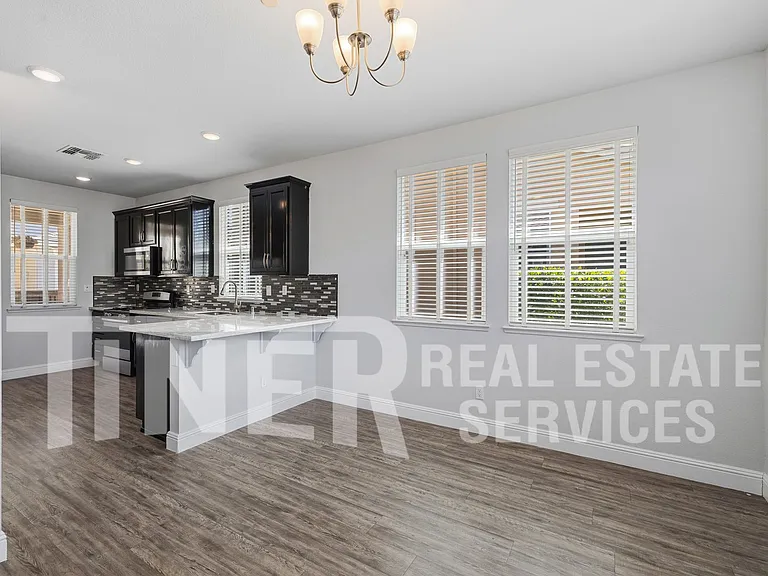 203 Rochdale St — Photo 8