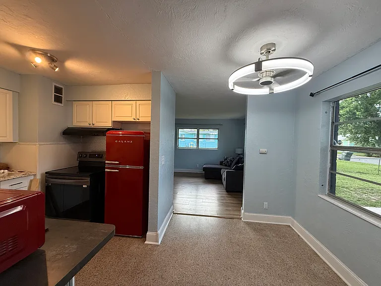 214 Graham St — Photo 16