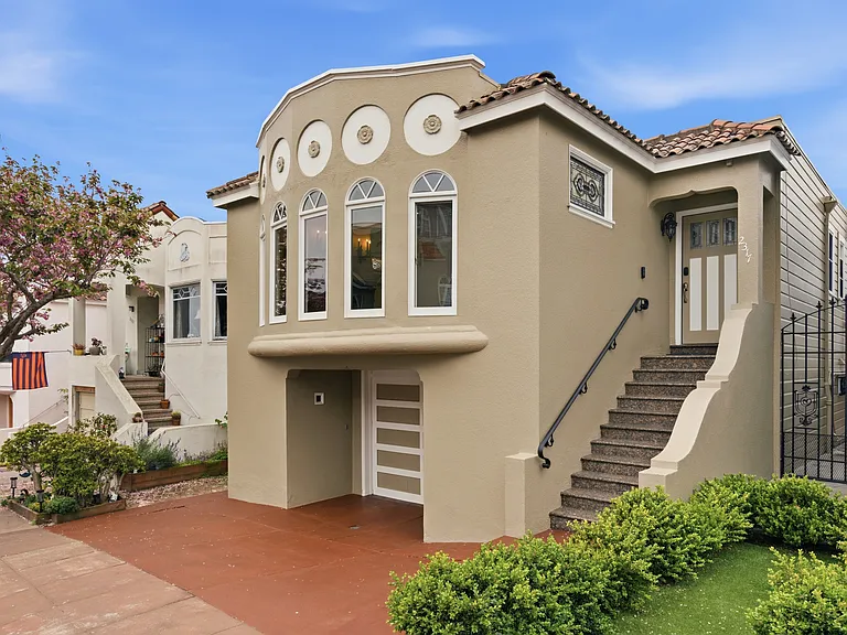 2317 Cecilia Ave — Photo 3