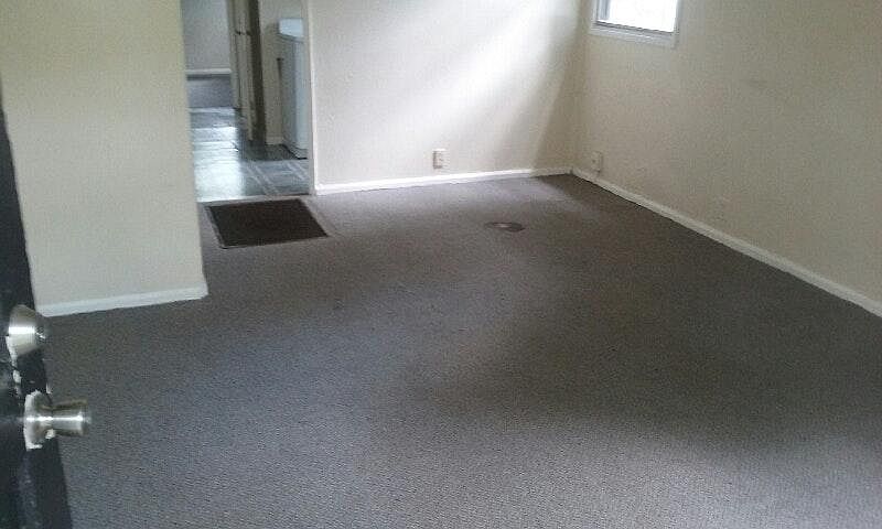 2nd image of 1104-1106 N Elm St