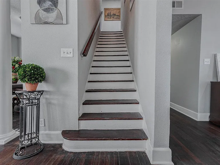 2410 Cleburne St — Photo 21