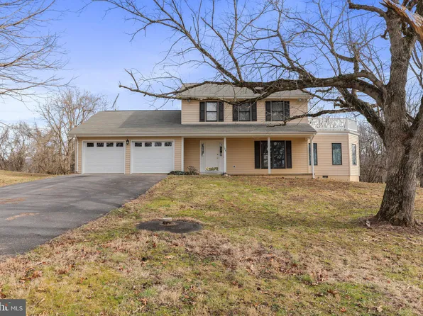 166 Hyde Park Ln, Charles Town, WV 25414