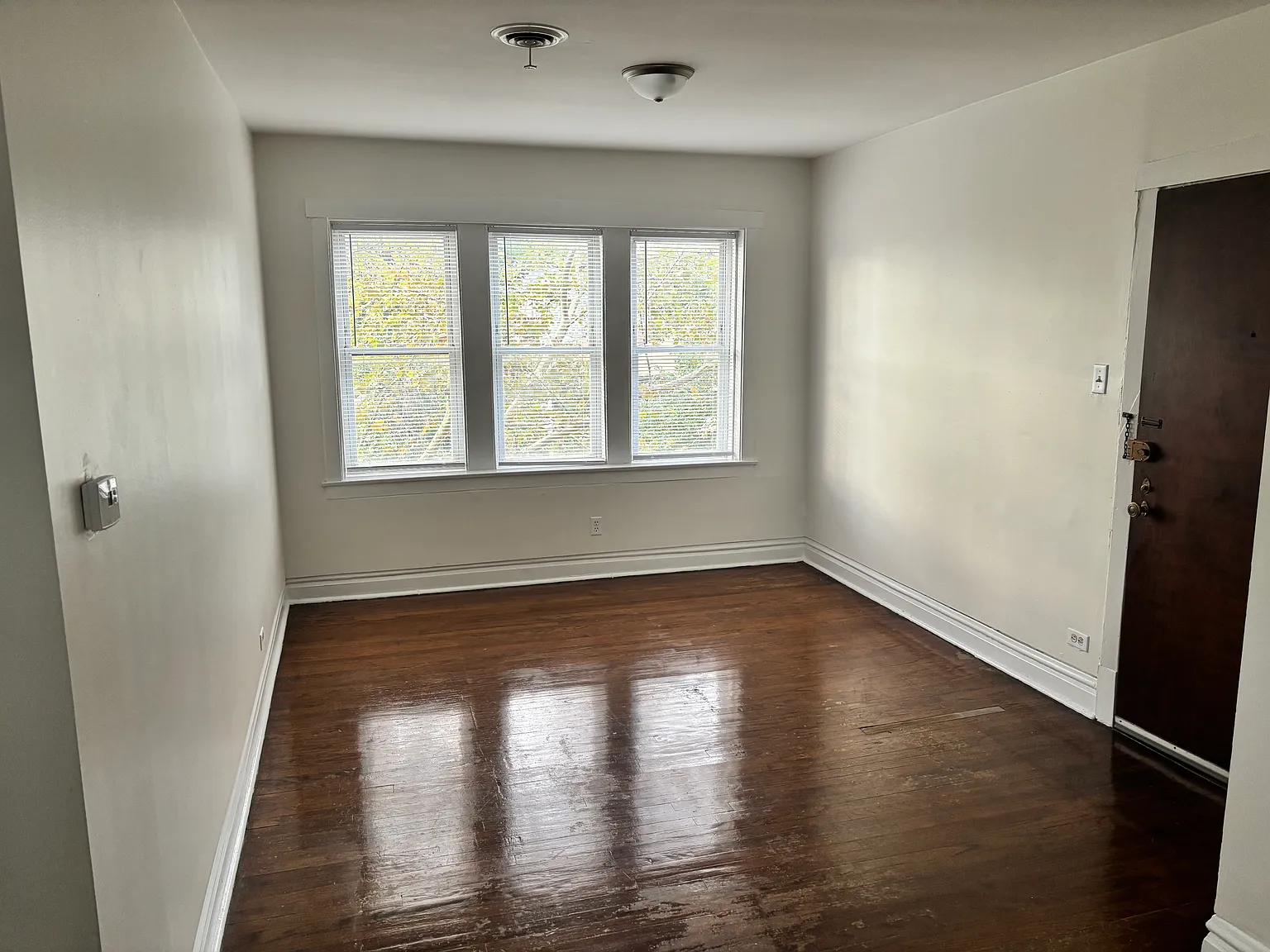 1 bed, 700 sqft, $1,350 — Photo 2