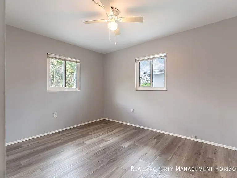535 Oxford Dr — Photo 14