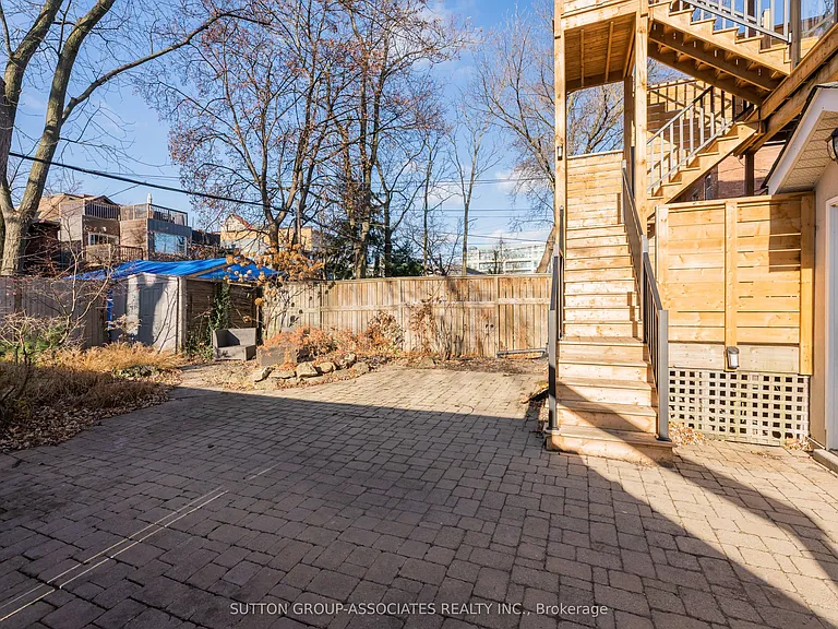 672 Huron St #B — Photo 2