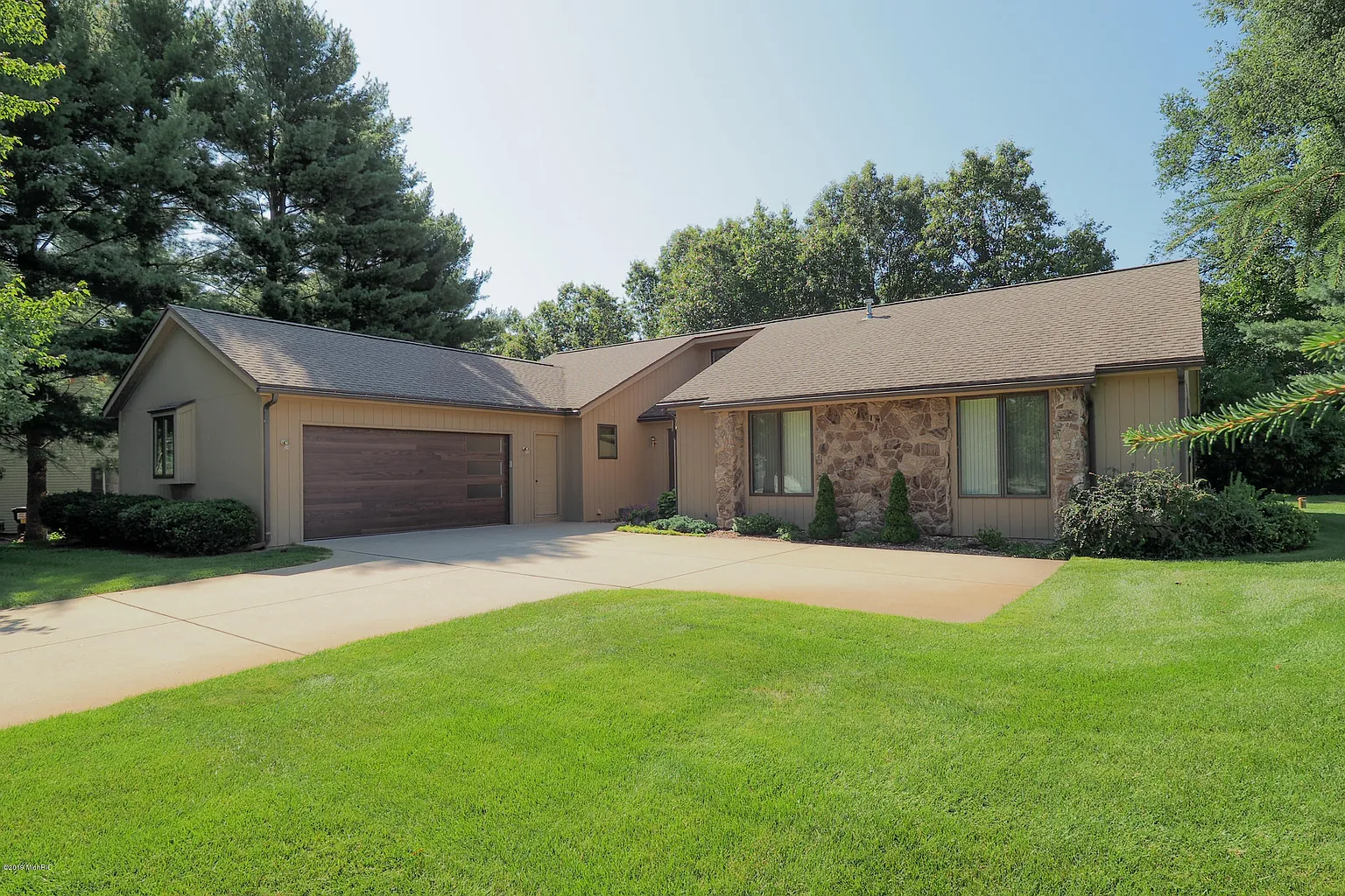 5551 Swallow Ave photo 1