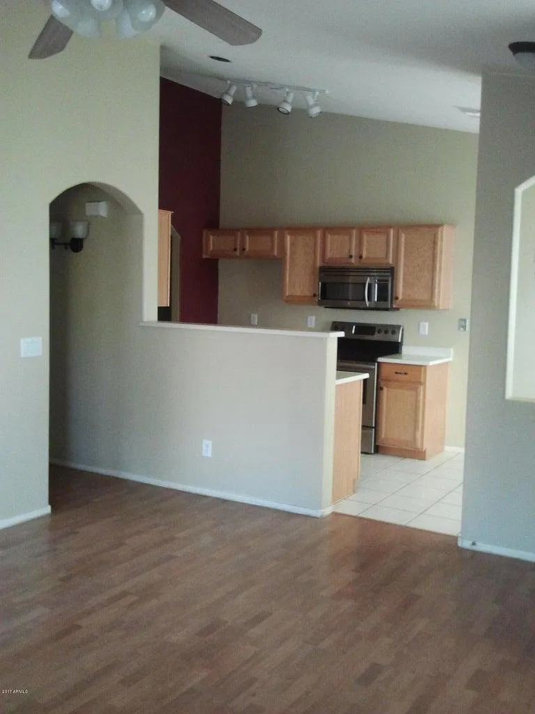 3 bed, 1309 sqft, $2,180 — Photo 3