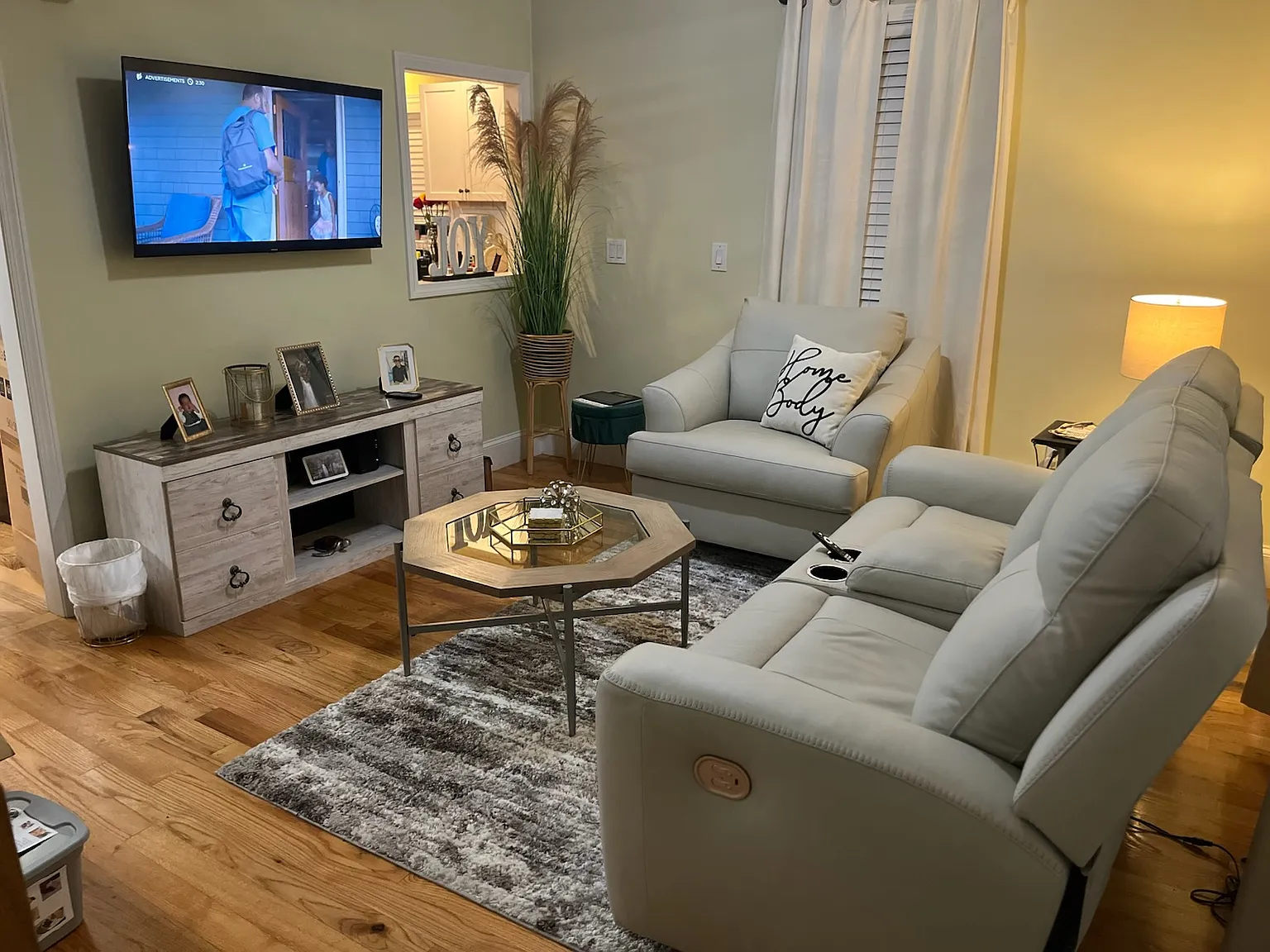 3 bed, 1015 sqft, $3,600 — Photo 3