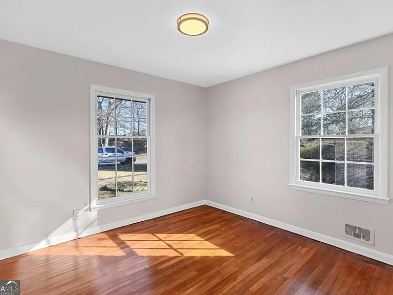 6541 Debbie Sue Ln — Photo 36