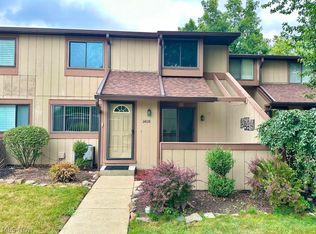 11428 Harbour Light Dr #17, North Royalton, OH 44133