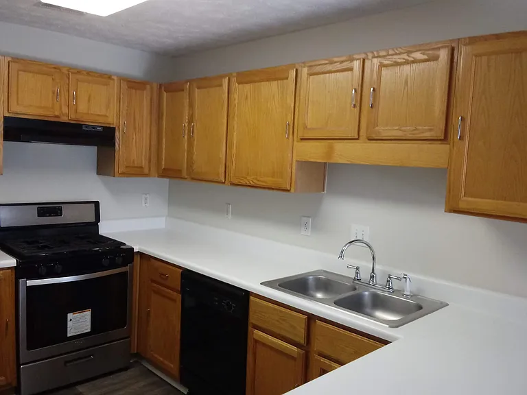 Avensong Village Cir — Photo 5