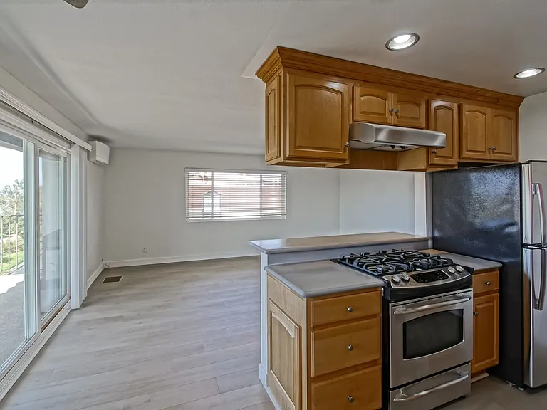 1720 Ardmore Ave #301 — Photo 13