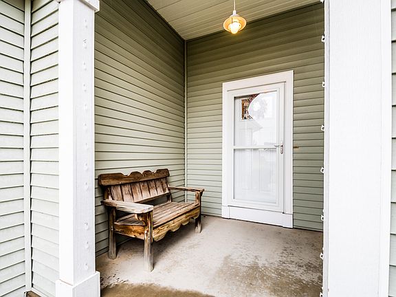 3rd image of 454 Symphony Cir