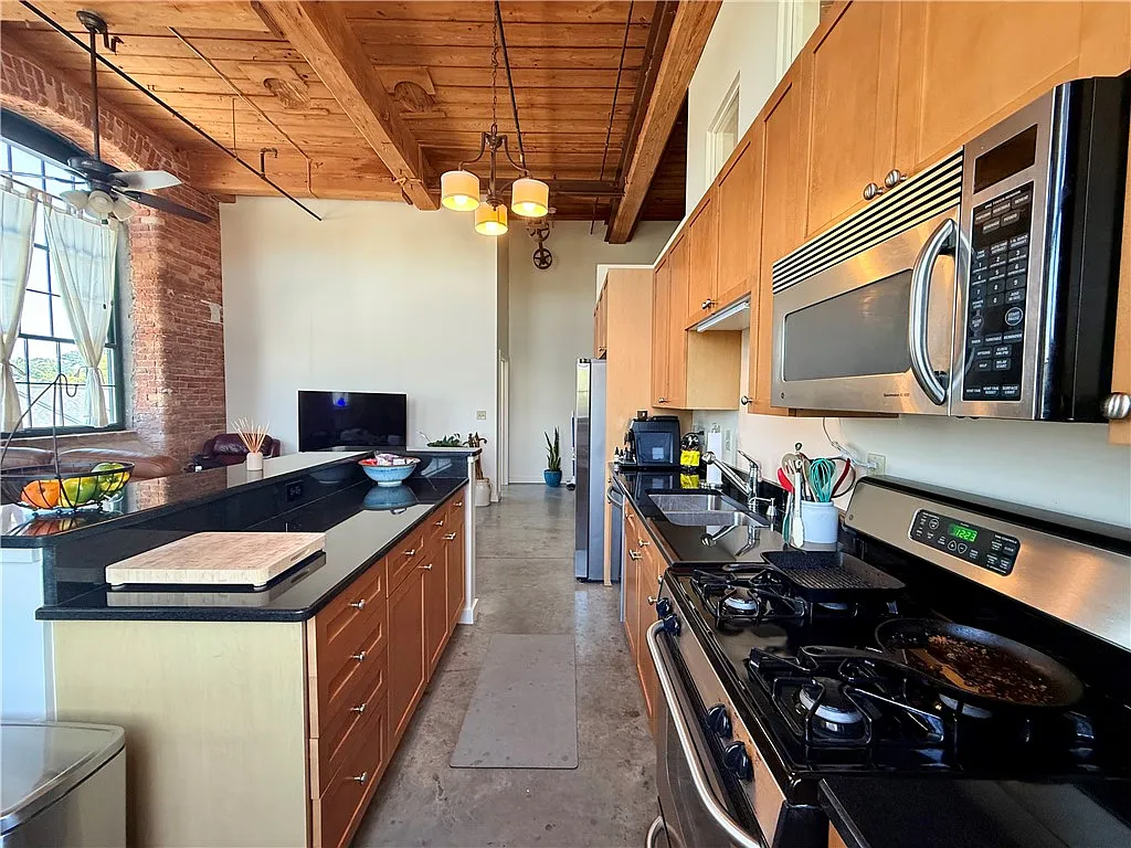 2 bed, 2.0 bath, 1420 sqft, $2,499 — Photo 4