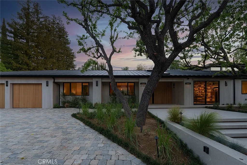 6 bed, 6500 sqft, $75,000 — Photo 3