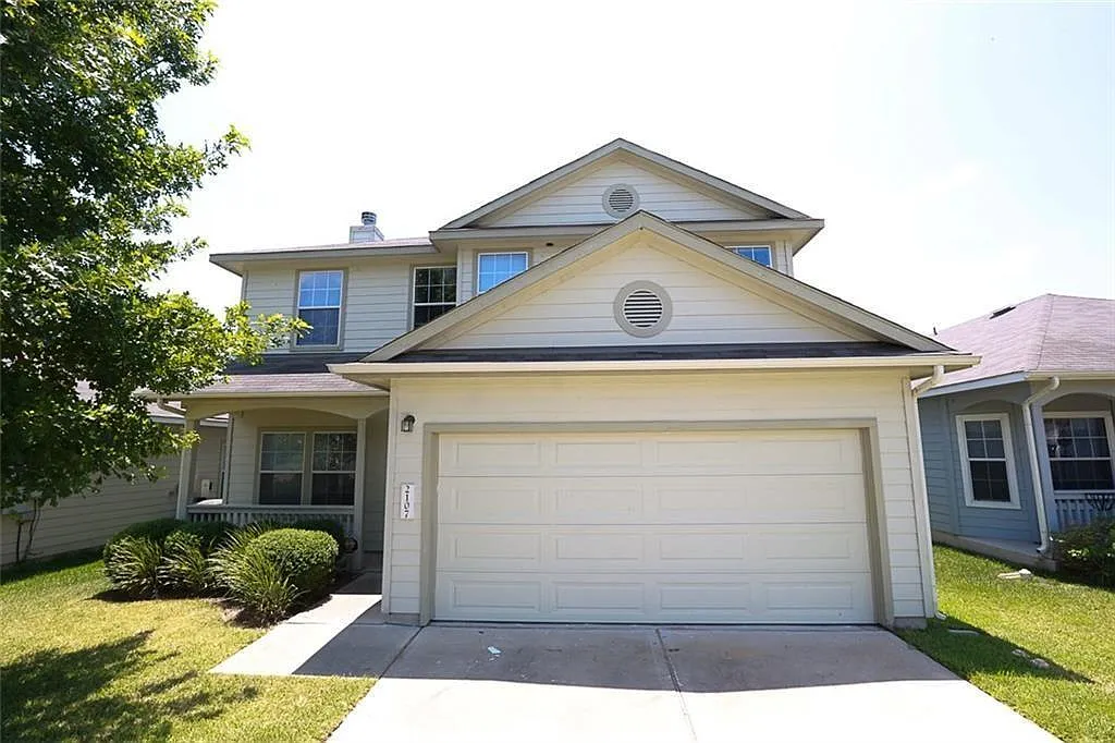 4 bed, 2.5 bath, 1919 sqft, $2,400 — Photo 1