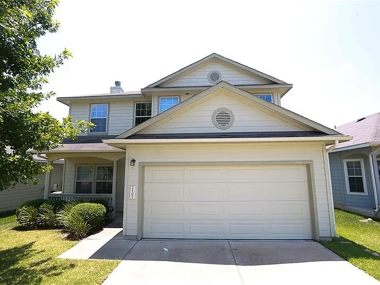 2107 Charlotte Estates Dr — Photo 1