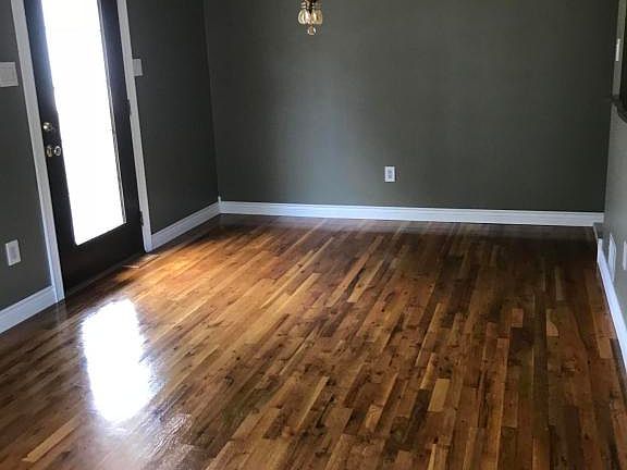 3rd image of 747 Jewett Ave