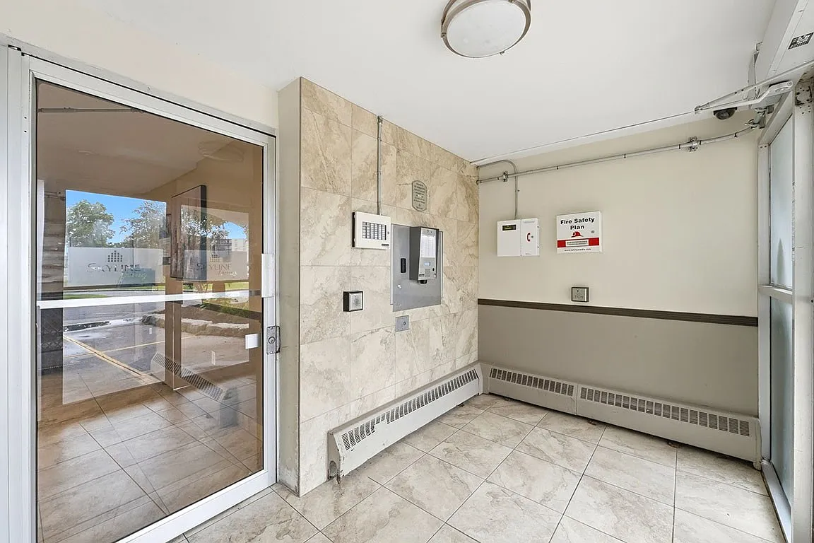 Kingsberry Towers Apartments — Photo 4
