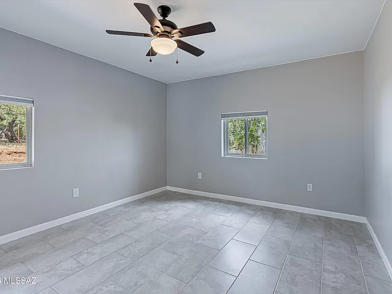 730 N Robles Rd — Photo 15