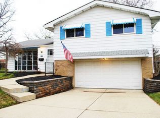 3595 W 213th St, Fairview Park, OH