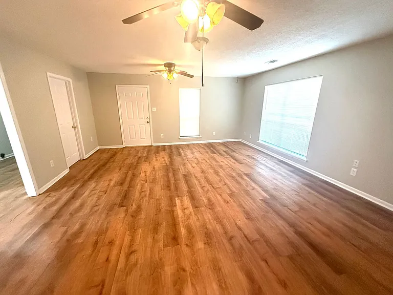 6319 Pinebrook Dr — Photo 12