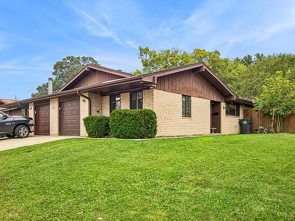 2nd image of 131 Innsbrook Dr
