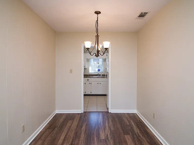 1536-2 Coombs Dr — Photo 4