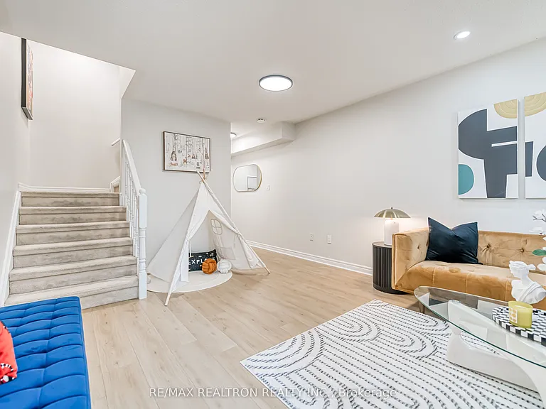 2554 Bur Oak Ave — Photo 4