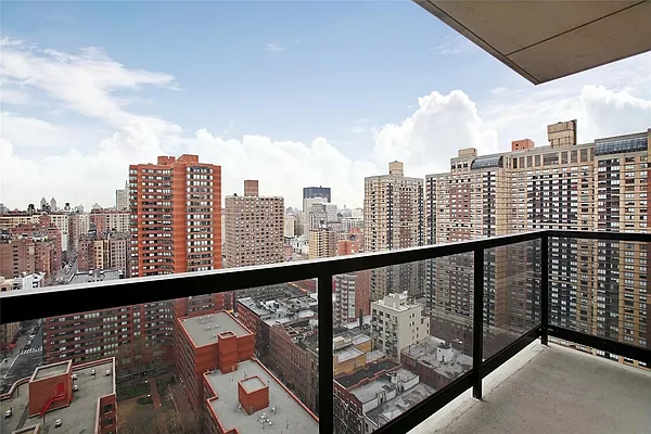 Sold by Douglas Elliman | media 16