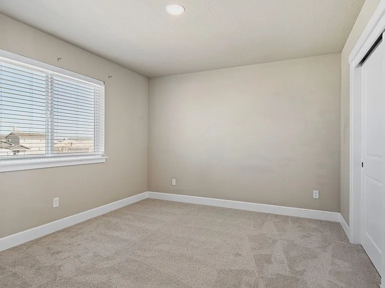 280 NW Double Eagle Ave — Photo 14