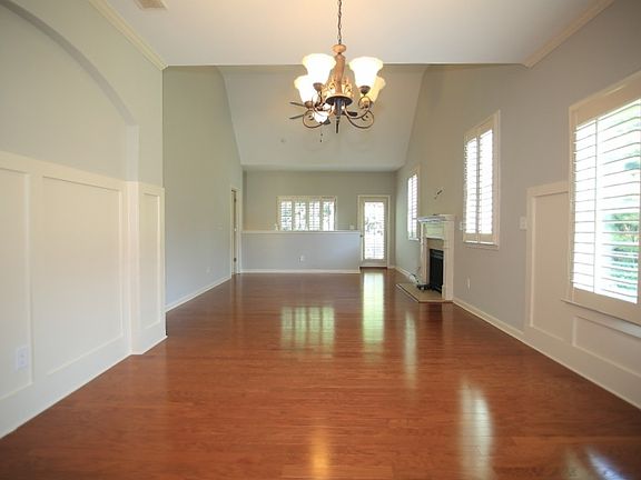 5th image of 173 Heritage Pointe