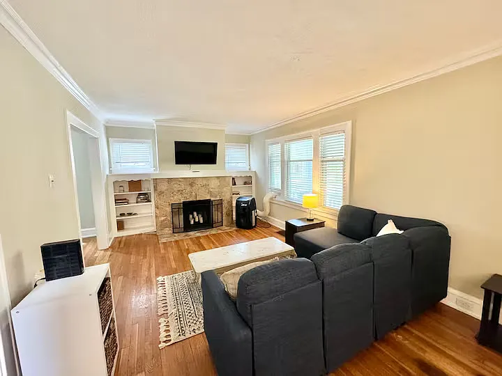 3 bed, 1.5 bath, 1440 sqft, $2,000 — Photo 3
