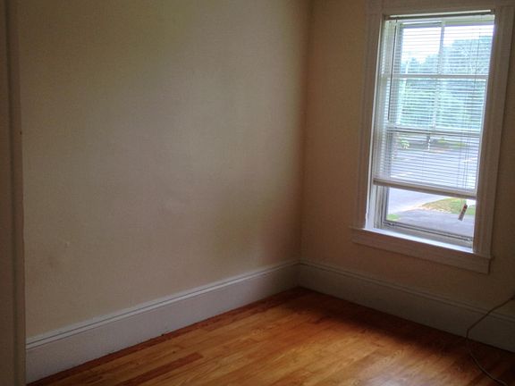 5th image of 296 Hilldale Ave #1