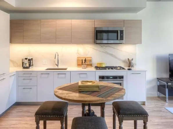 167 N Desplaines St #815, Chicago, IL 60661