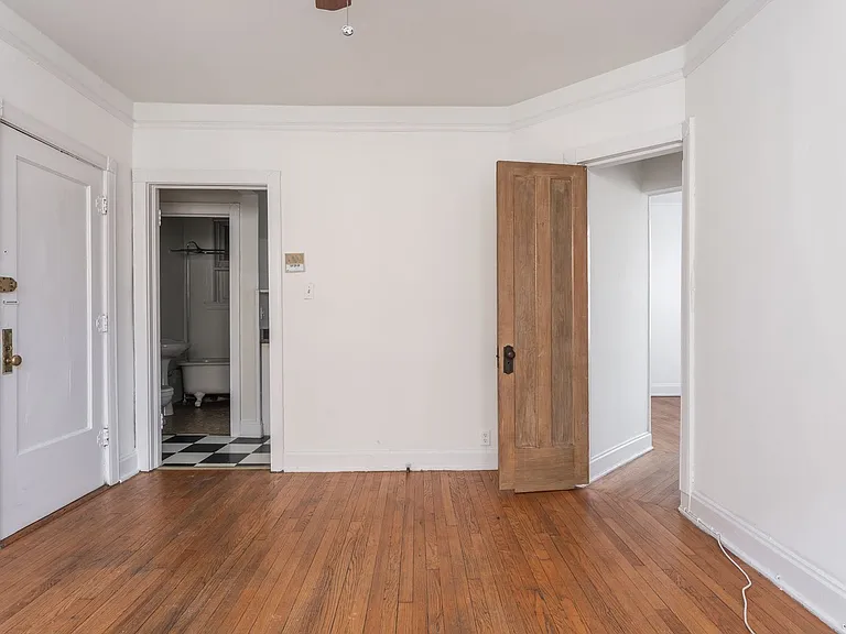4352 N Winchester Ave — Photo 4