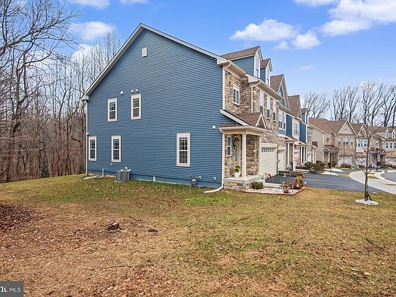 5th image of 91 Westhampton Dr