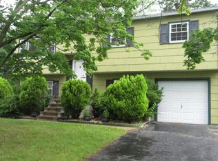 15 Dogwood Ln, Hazlet, NJ 07730