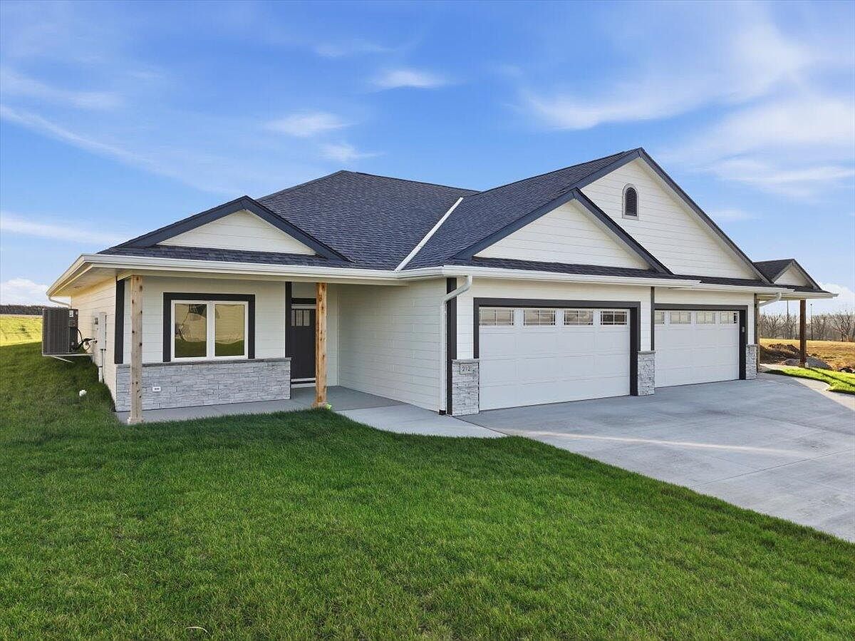 212 Saint Andrews Loop