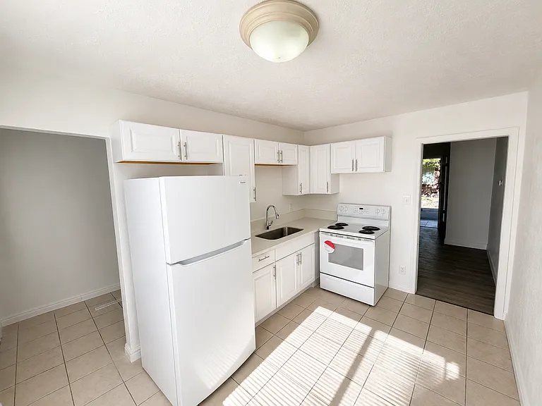 1154-1156 Brooklyn Ave — Photo 5