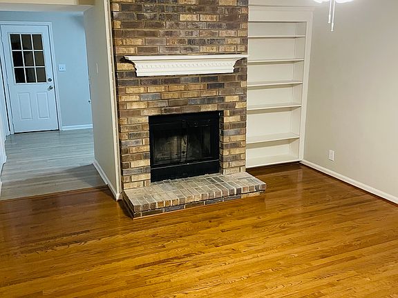 2nd image of 196 Edgewood Dr #196