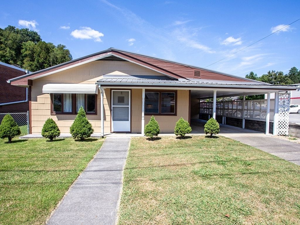 401 Main St, Clintwood, VA 24228 Zillow