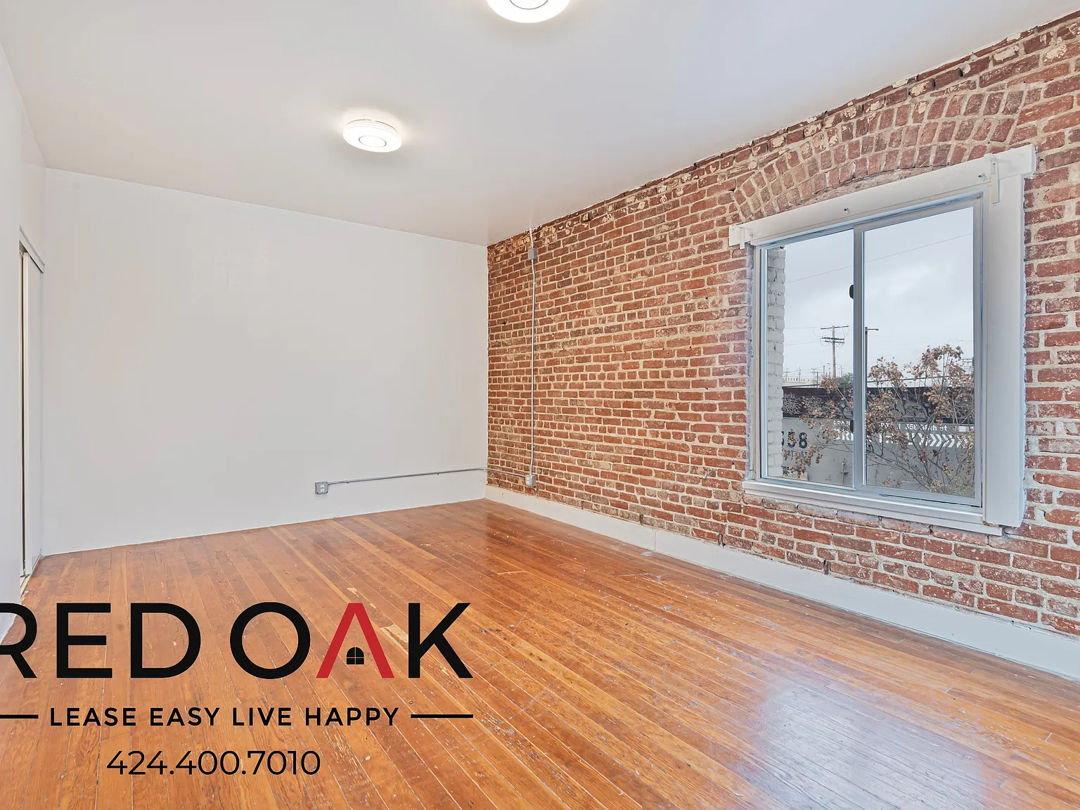 Welcoming 1-Bed with Exposed Brick and Stainless Steel Appliances ~ In Historic South-Central! — Photo 1