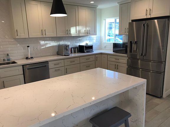 3rd image of 18328 Roslin Ave