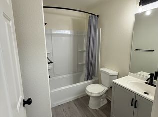 625 Sunny Ln UNIT B, Fernley, NV 89408