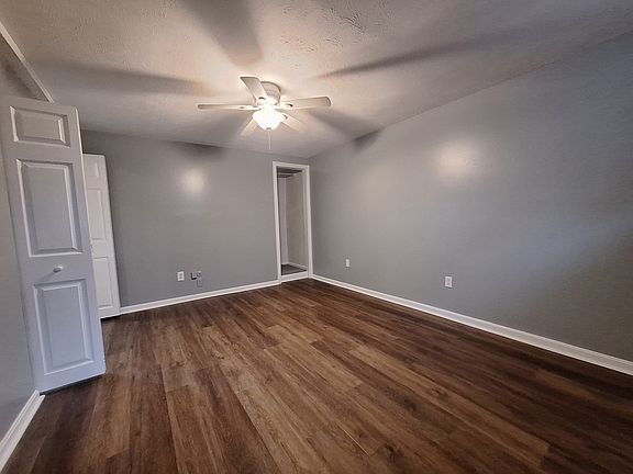 3rd image of 800 W Wood St APT C
