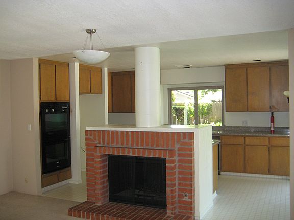 4th image of 3423 Meade Dr